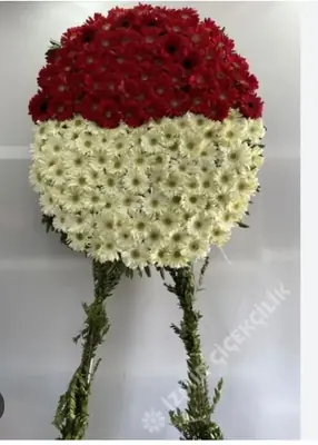 Modern Denge - Kırmızı ve Beyaz Yuvarlak Çelenk - 1 (İşleniyor...)